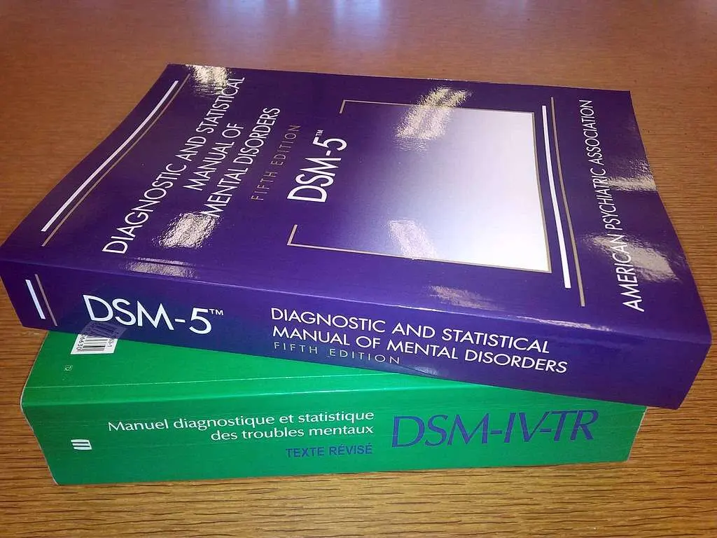 DSM 4 and DSM 5 books