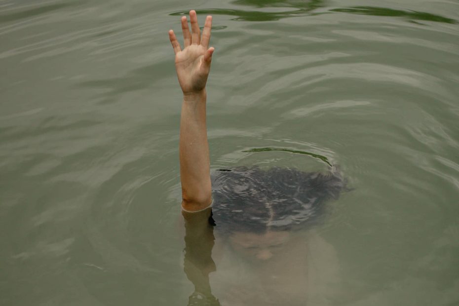 picture of a girl drowning