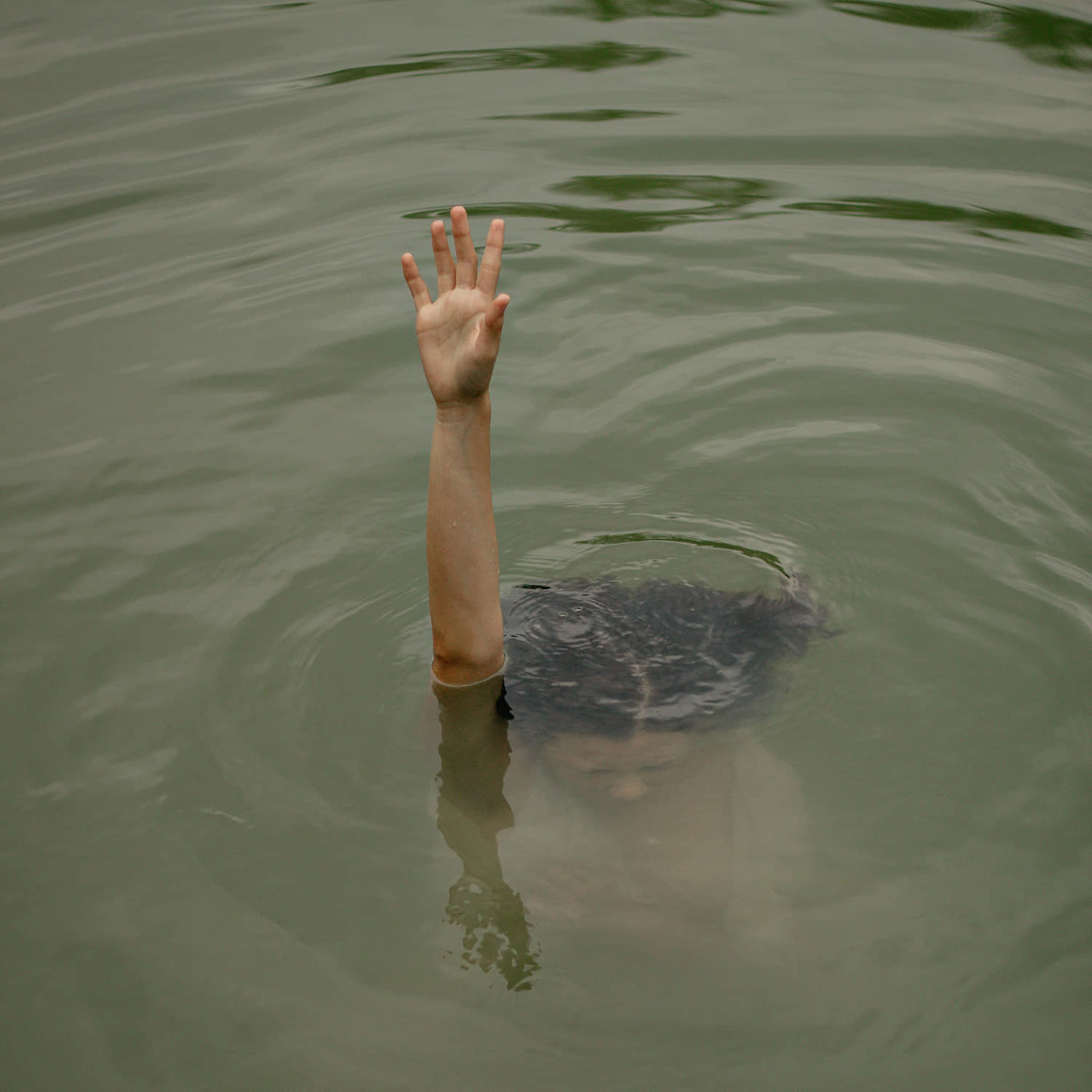 picture of a girl drowning
